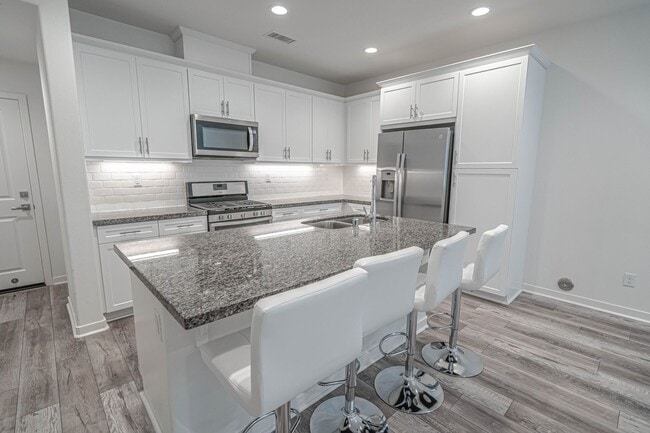 Building Photo - West Creek 3 Bedroom Townhome for Rent in Valencia.