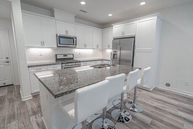 Foto del edificio - West Creek 3 Bedroom Townhome for Rent in Valencia.