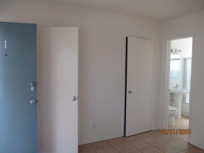 Building Photo - 3235 Collier Ave