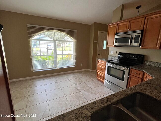 Building Photo - 2452 Appalachian Dr