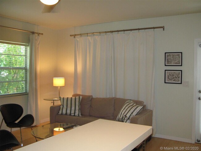 Building Photo - 1235  Meridian Ave 8 Miami Beach Fl 33139