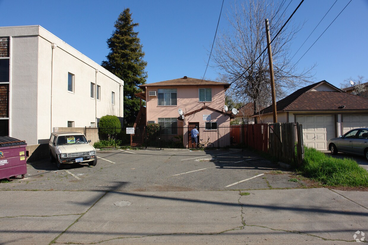 Building Photo - 3010 T St