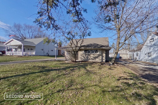Building Photo - 469 S Edgehill Ave