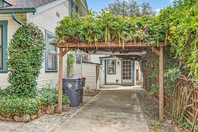 Foto del edificio - 1306 Reddy Ave