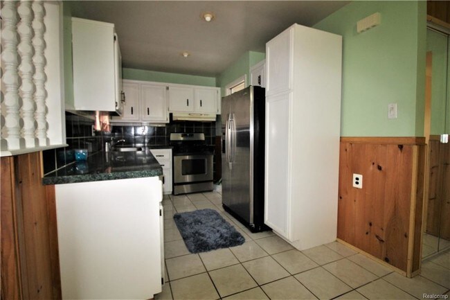 Building Photo - 2215 Tarry Dr