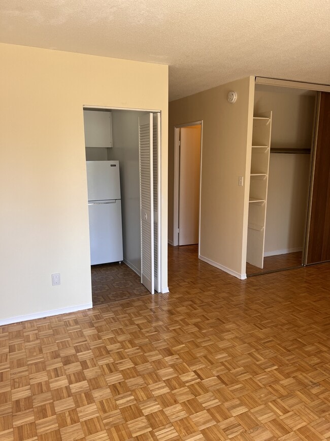 Photo du bâtiment - 800 Riddell Ave N