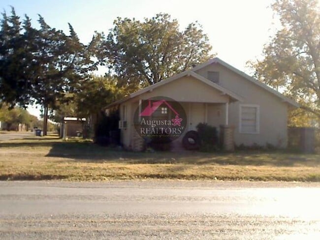 Building Photo - Three