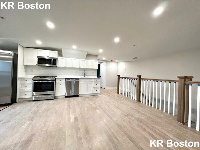 Foto del edificio - 12 Greylock Rd