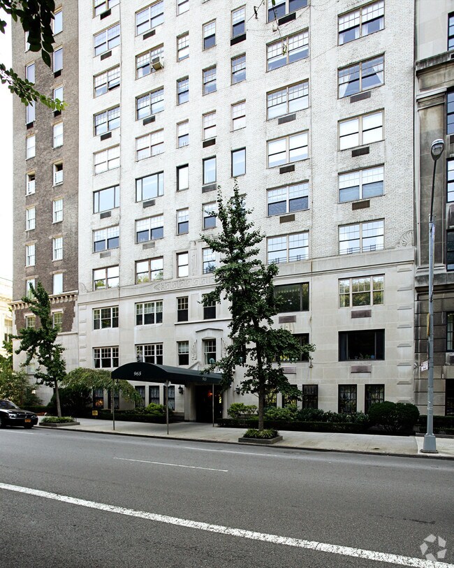 Building Photo - 965 Fifth Ave