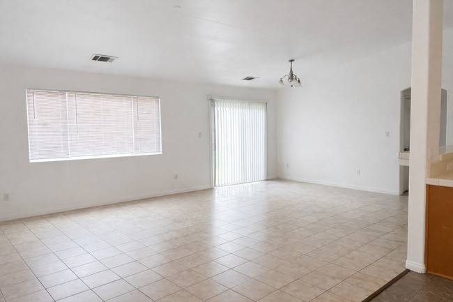 Building Photo - Southwest Bakersfield 3-Bedroom — FIRST MONTH FREE!