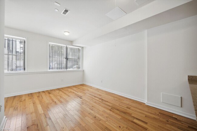 Foto del edificio - 3 br, 2 bath Triplex - 1310 N CARLISLE ST ...
