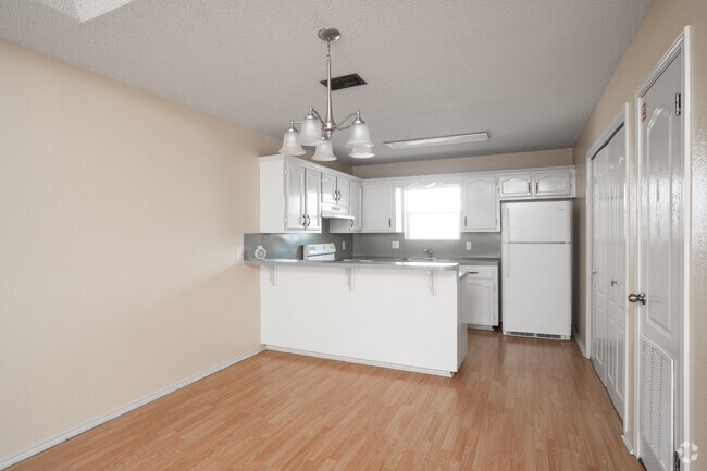 2BR, 1BA - 848SF - Dining Room - Paseo Del Sol Apartments