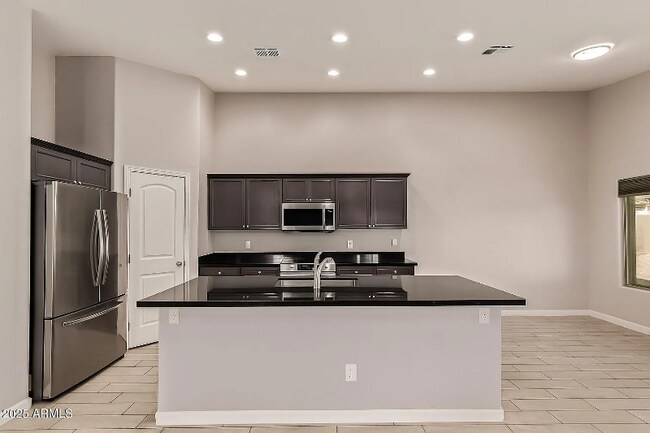 Foto del edificio - 15461 S 47th Pl