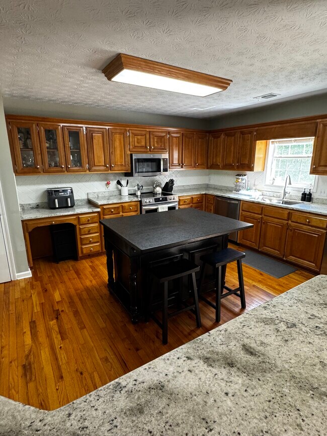 Foto del edificio - 4056 Lenox Park Dr