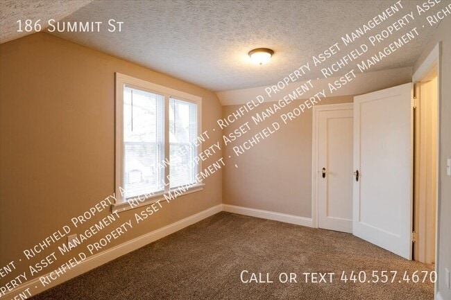 Building Photo - 186 Summit St