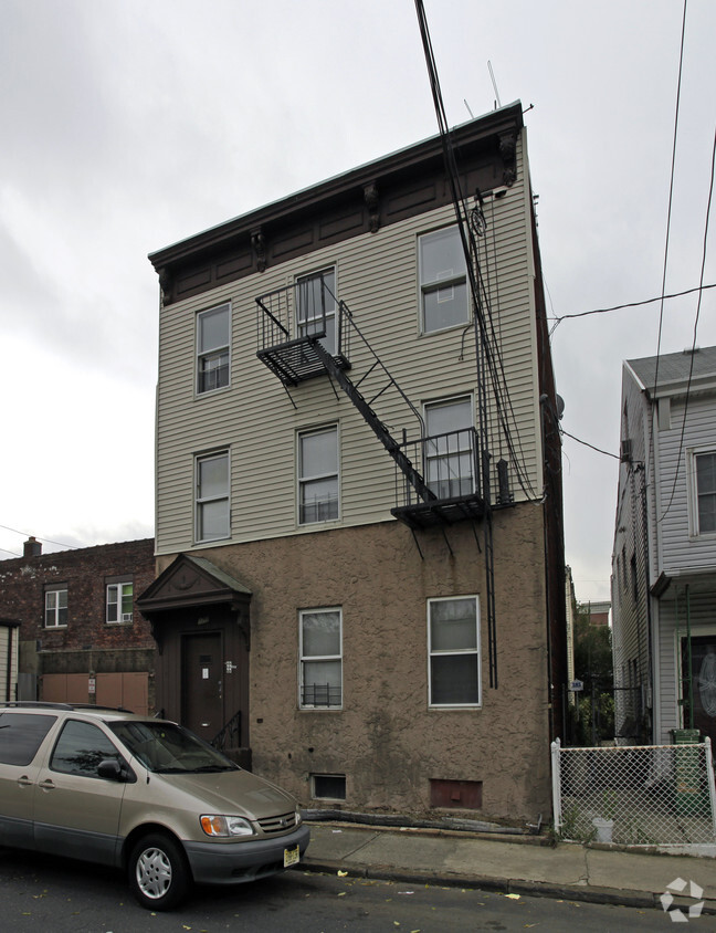 Building Photo - 171 Van Winkle Ave