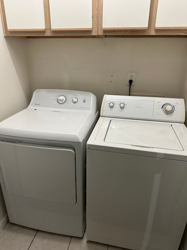 Building Photo - College Station - 4 Bedroom / 2.5 Bath / 2...