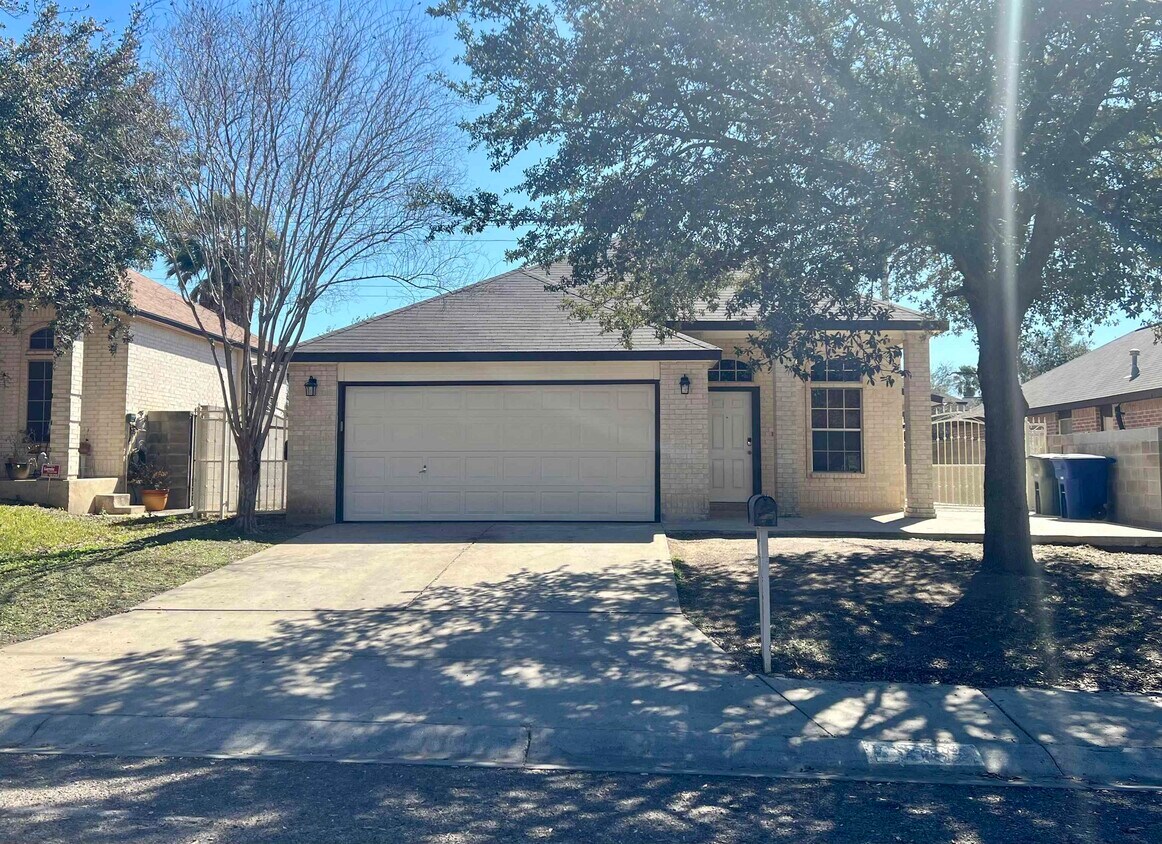 Primary Photo - 5229 S Lake Dr