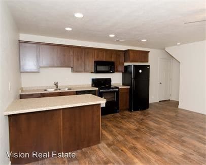 Building Photo - 3 br, 2 bath Apartment - 190-198 N. 725 E