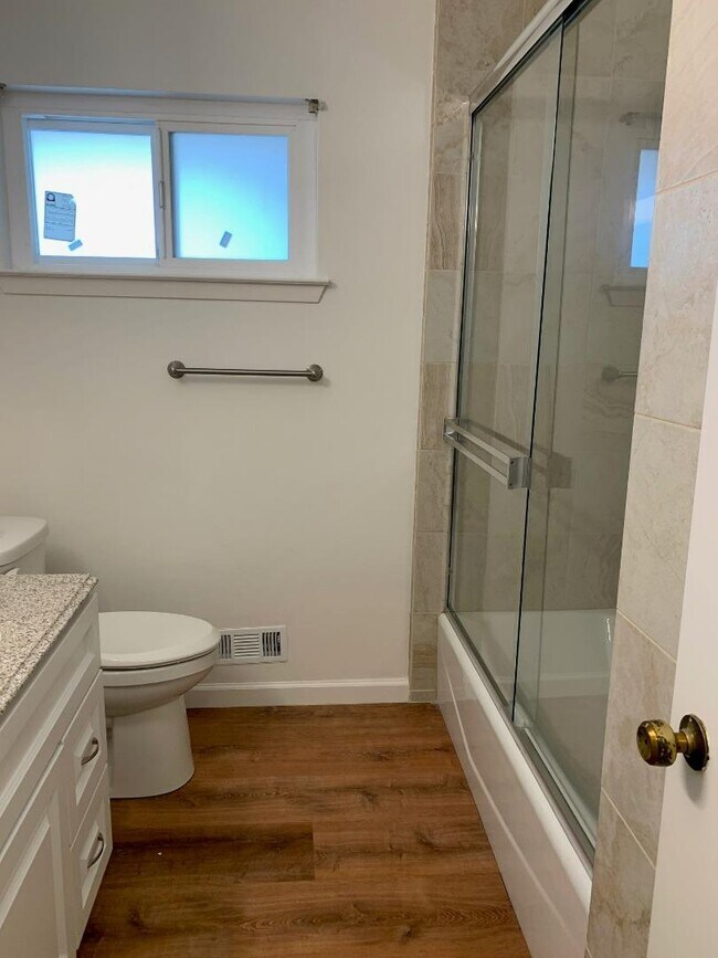 Building Photo - 712 Sierra Vista Ave