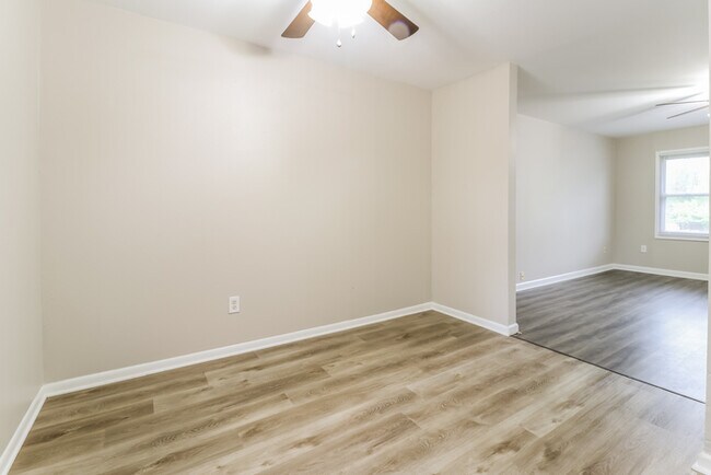 Foto del edificio - 2470 Berthbrook Dr