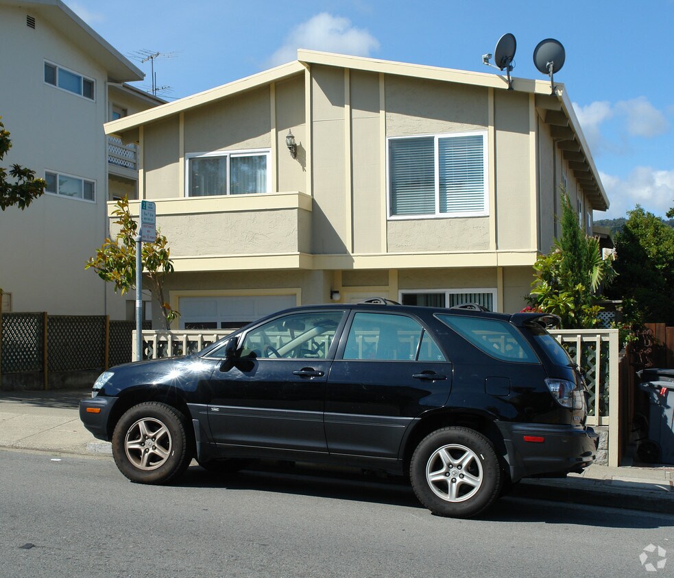 Building Photo - 135 Magnolia Ave