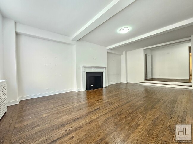 Building Photo - ELEGANT 5th Ave GEM - Chic 1BD/1BA in Gree...