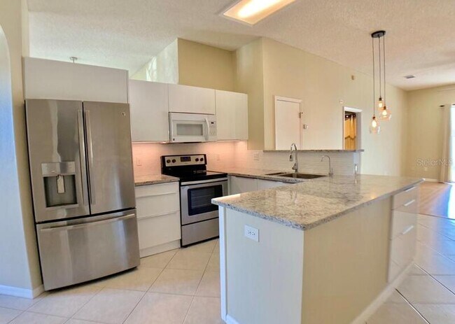 Building Photo - 2033 Crosscreek Ct