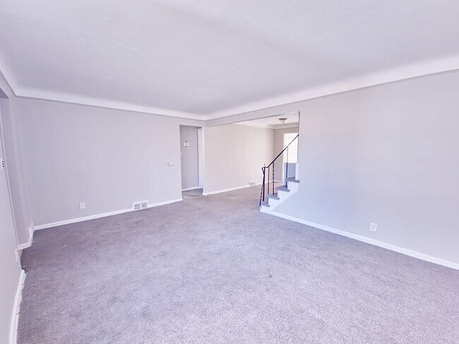 Foto del edificio - 5 Bedroom 2 Bathroom