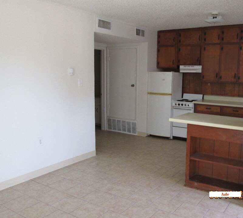 519 W Main St, Azle, TX 76020 Room for Rent in Azle, TX