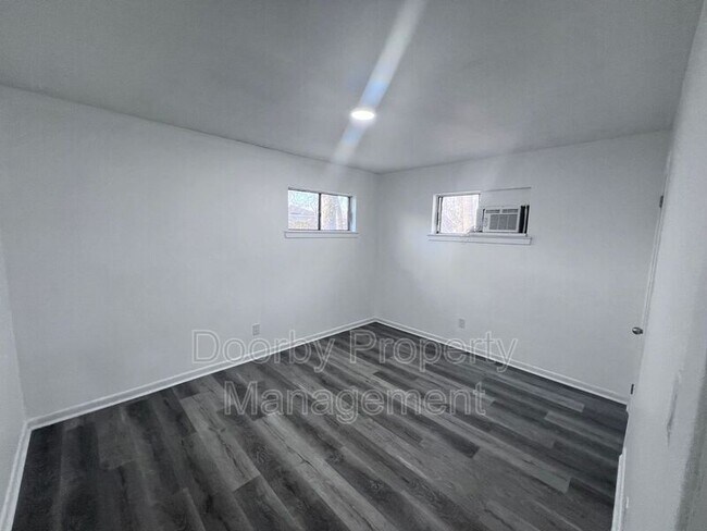 Building Photo - 3313 Delong St