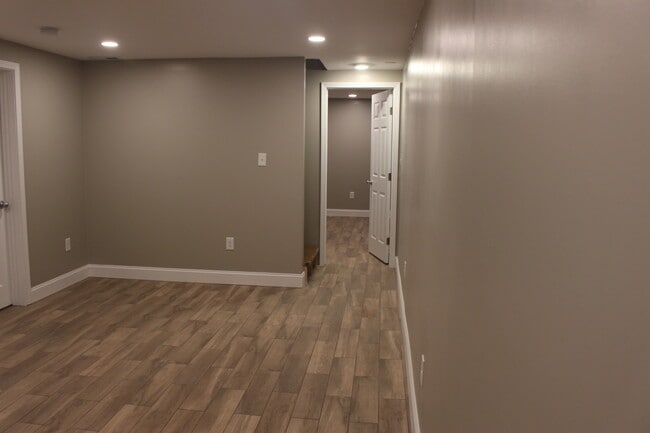 Foto del edificio - 246 Hill N Dale Rd