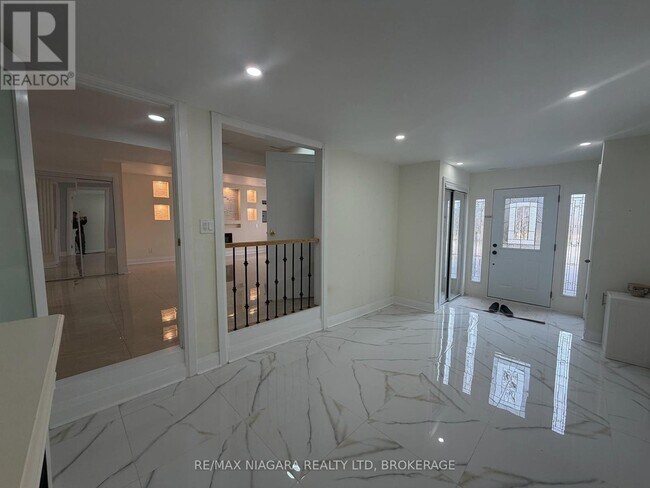 Building Photo - 42 Hemlock St