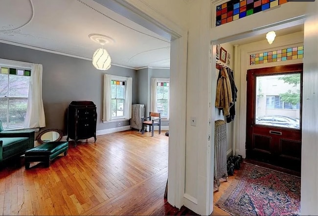 Entry & Living - 24 Whitmarsh St