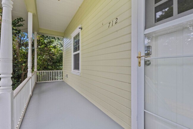 Foto del edificio - 712 SW 3rd Pl