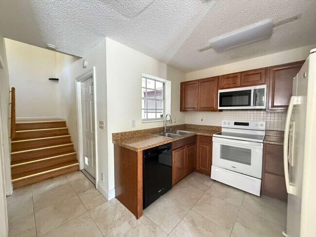 Building Photo - 13986 Morning Glory Dr