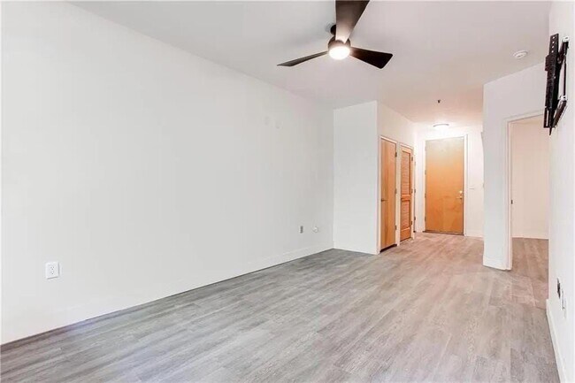 Foto del edificio - 898 Oak St SW