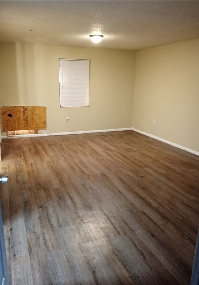 Building Photo - One bedroom for rent.