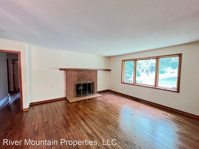 Foto del edificio - 4 br, 3.5 bath House - 1000 Bishop Rd.