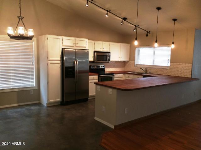 Building Photo - 902 N Sailors Way