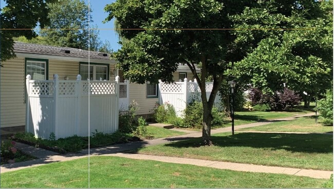 Foto del edificio - Andover Courtyard Apartments