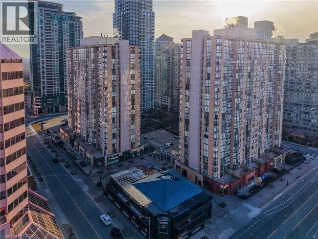 Building Photo - 265 Enfield Pl
