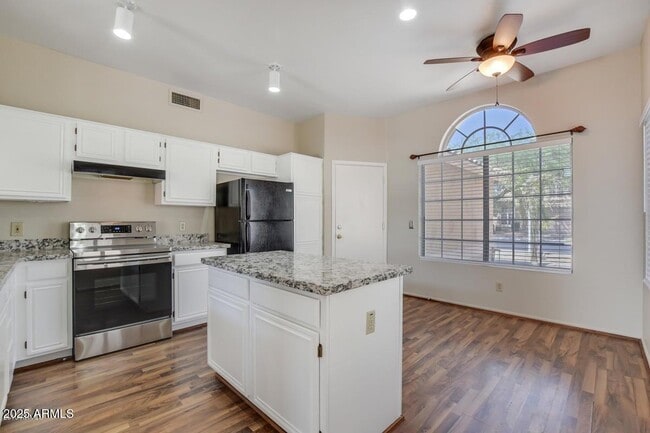 Building Photo - 7409 W Crest Ln
