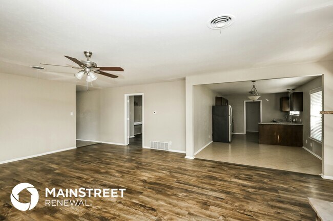 Building Photo - 2132 David Dr