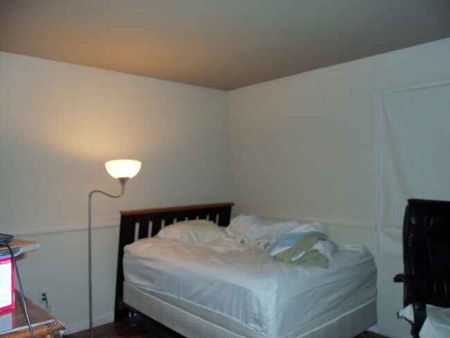 Foto del edificio - 1420 E 124th St