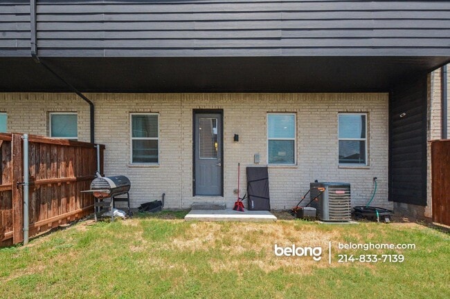 Building Photo - 4346 Hebron St