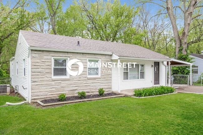 Building Photo - 4 Bedroom Pet-Friendly Home in INDIANAPOLI...