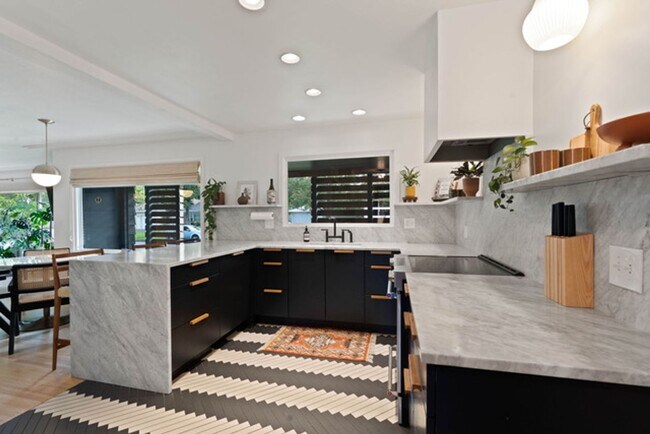 Foto del edificio - Beautiful Single Family Home!