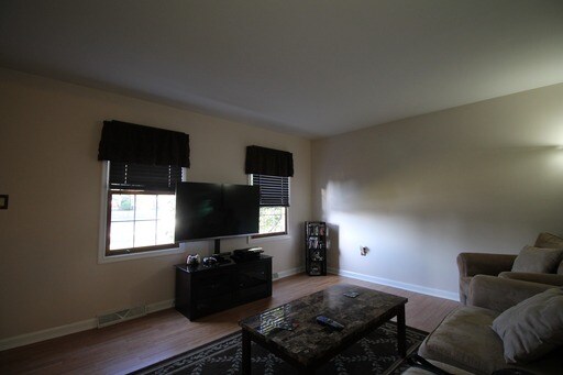 Building Photo - 50 Brookfield Rd