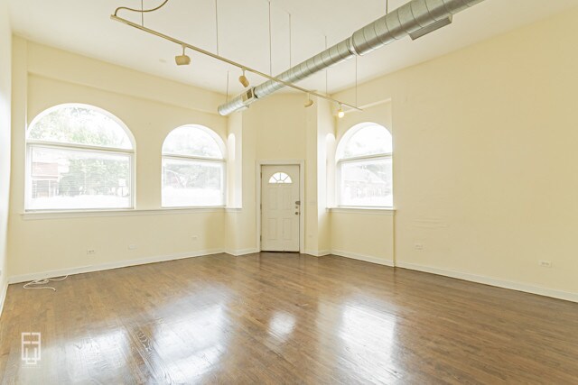 Building Photo - 2026 S Washtenaw Ave